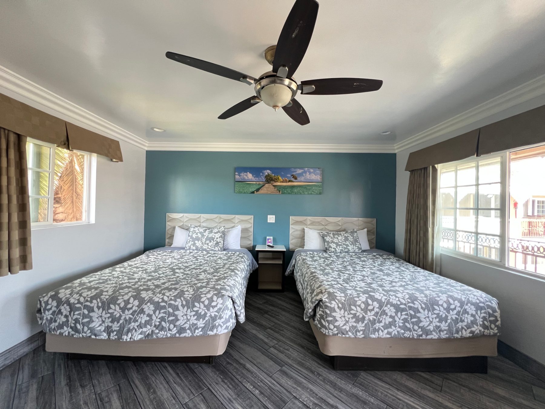 2 Queen beds picture