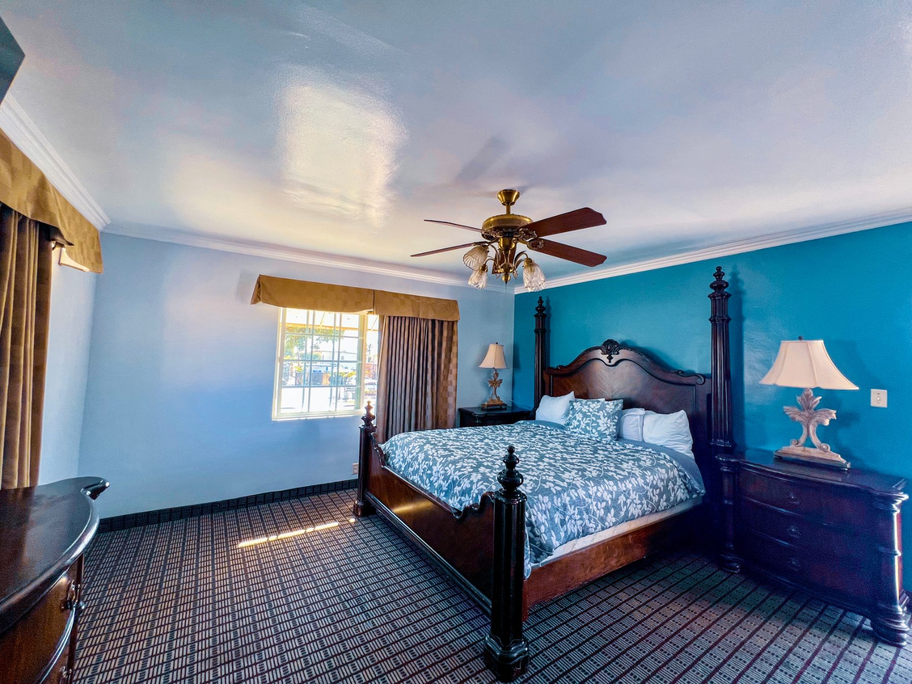 King Bed Picture